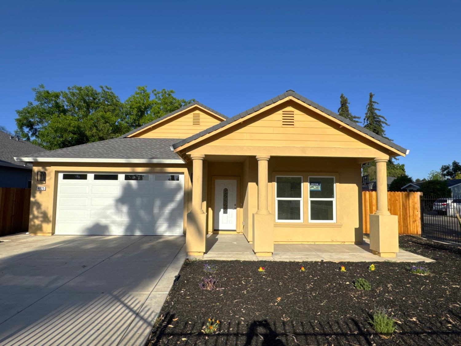 Detail Gallery Image 1 of 37 For 4825 36th St, Sacramento,  CA 95820 - 3 Beds | 2 Baths