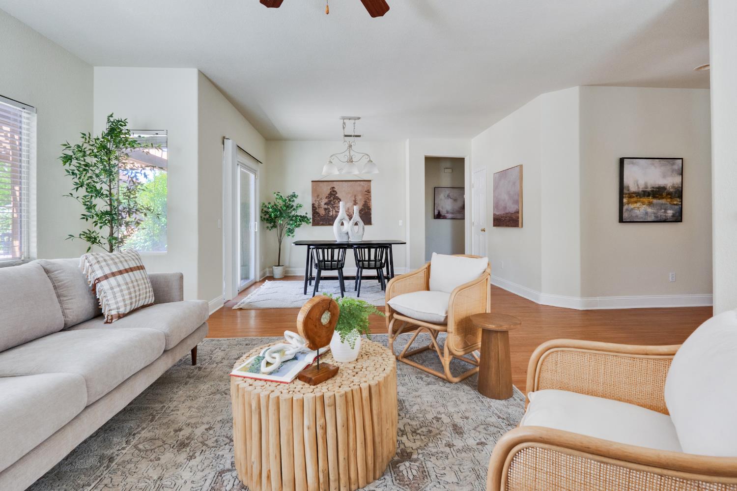 Detail Gallery Image 8 of 34 For 9588 Fetlock Way, Elk Grove,  CA 95624 - 3 Beds | 2 Baths
