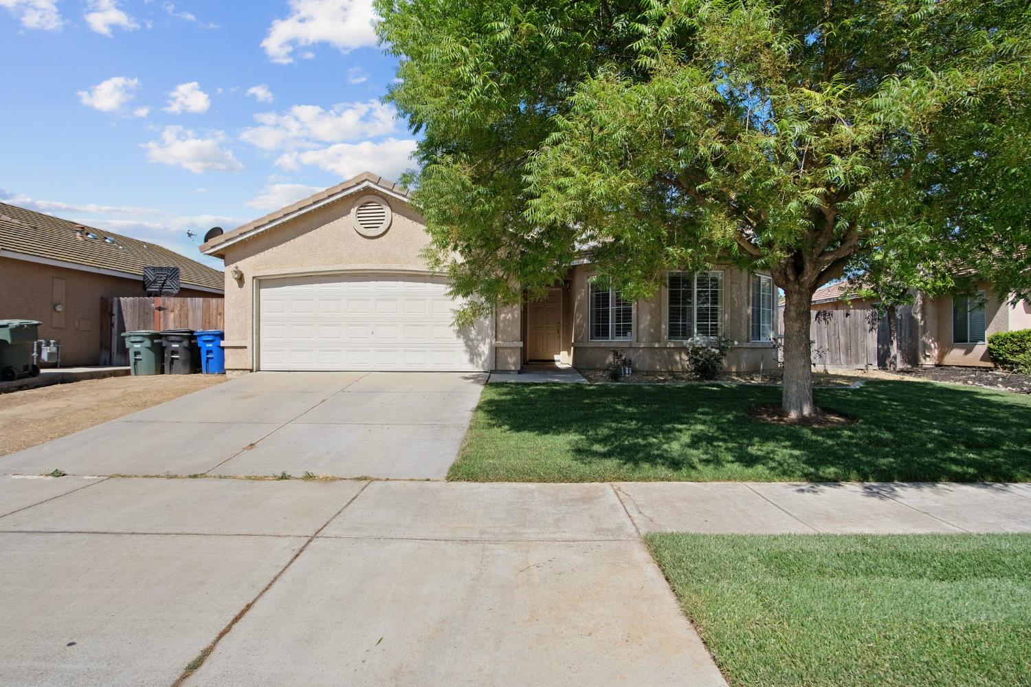 Detail Gallery Image 1 of 28 For 2711 Cameron Park Dr, Ceres,  CA 95307 - 3 Beds | 2 Baths