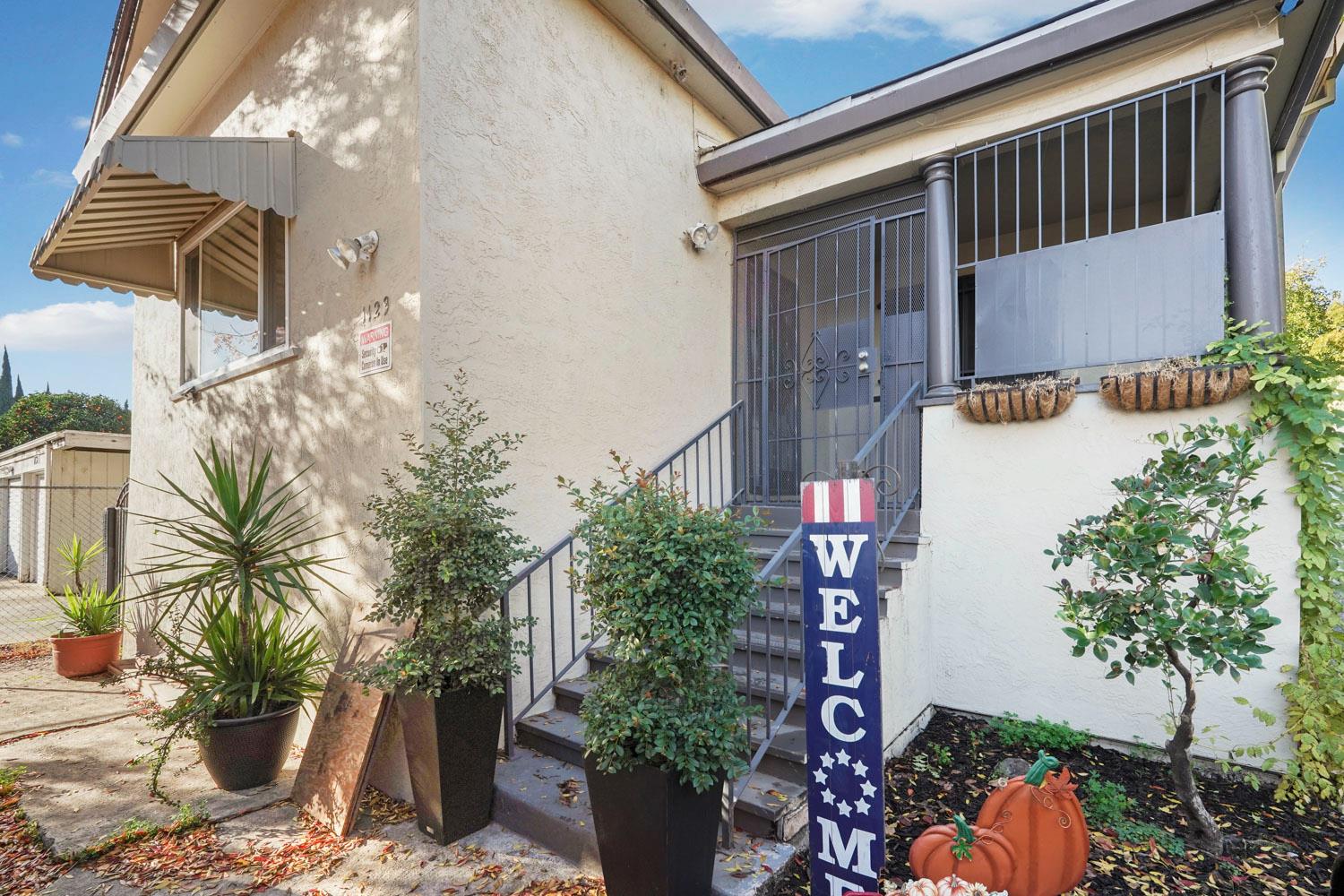 Detail Gallery Image 1 of 40 For 1129 S Lincoln St, Stockton,  CA 95206 - 3 Beds | 2 Baths