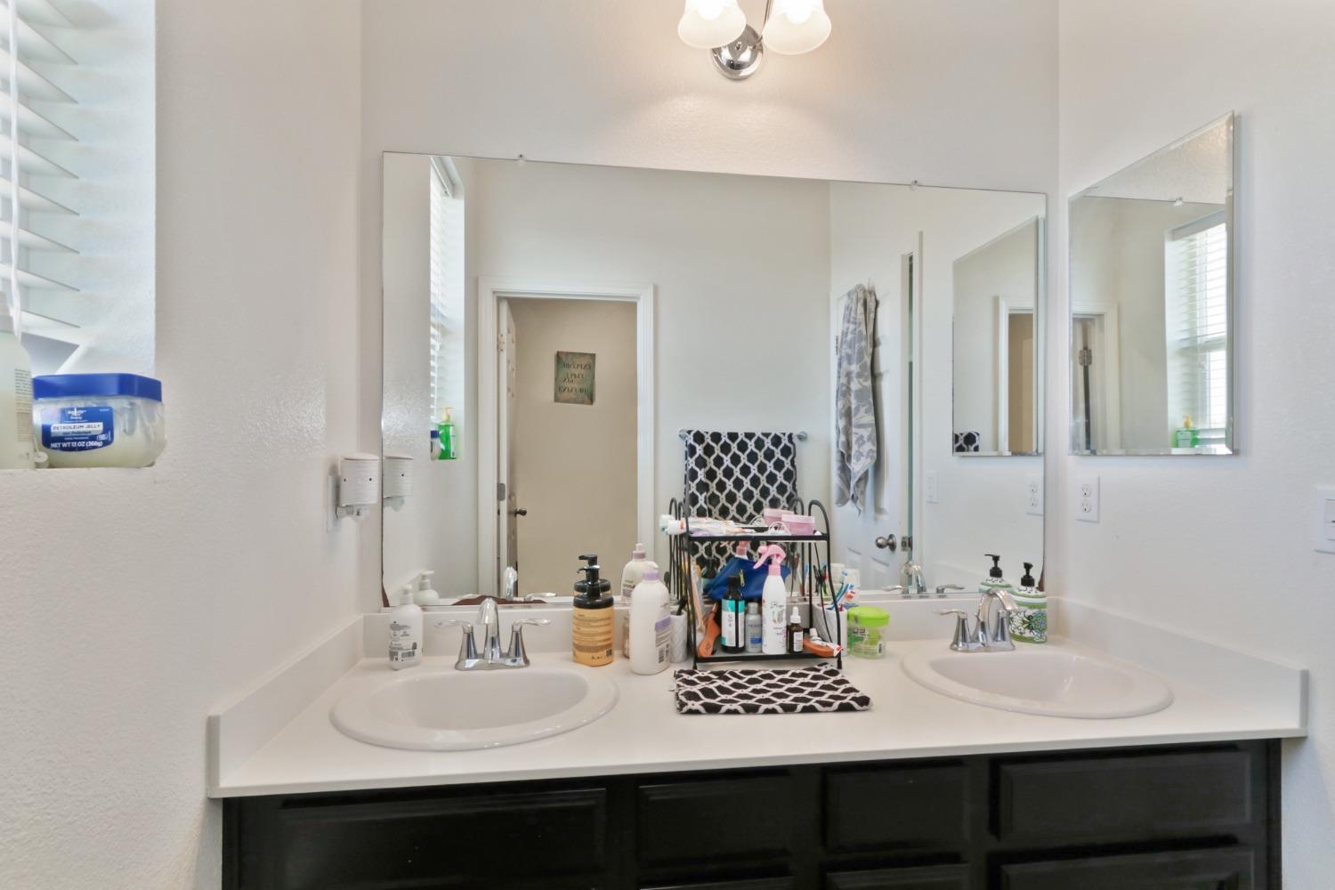 Detail Gallery Image 33 of 45 For 2015 Davis St, Woodland,  CA 95776 - 5 Beds | 3 Baths