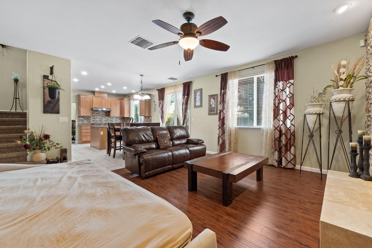 Detail Gallery Image 6 of 33 For 11866 Rubilite Way, Rancho Cordova,  CA 95742 - 4 Beds | 3 Baths