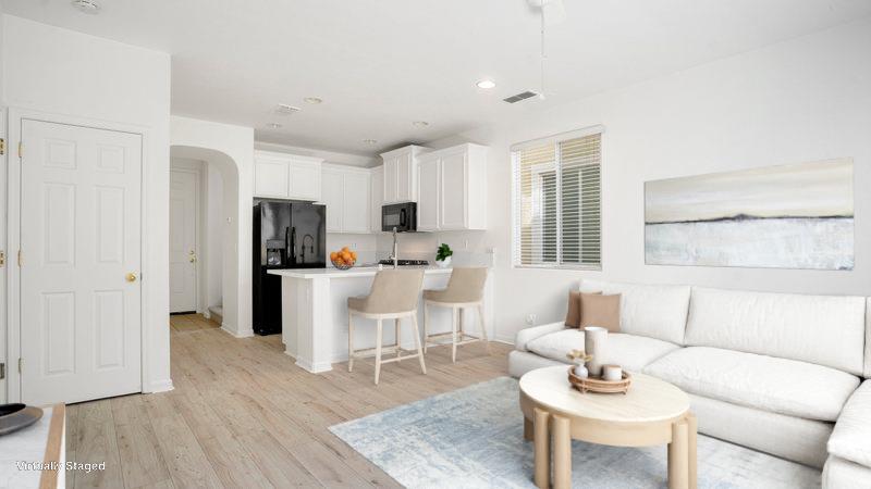 Detail Gallery Image 8 of 30 For 3241 Tice Creek Way, Sacramento,  CA 95833 - 2 Beds | 2/1 Baths
