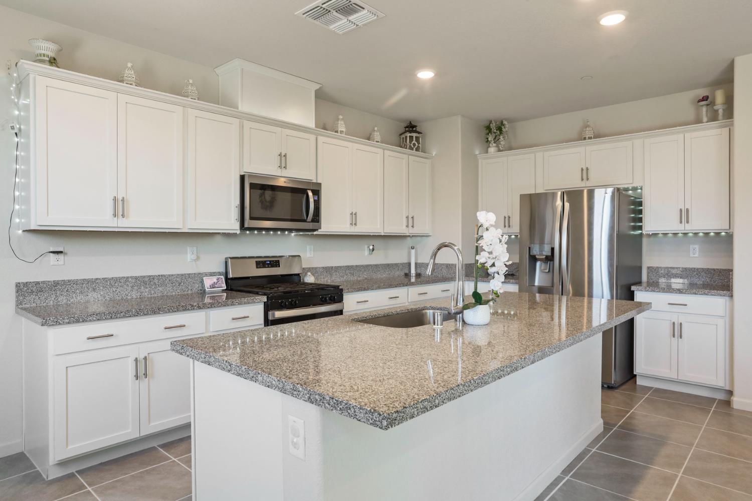 Detail Gallery Image 17 of 64 For 6925 Foraker Dr, Stockton,  CA 95219 - 5 Beds | 3/1 Baths