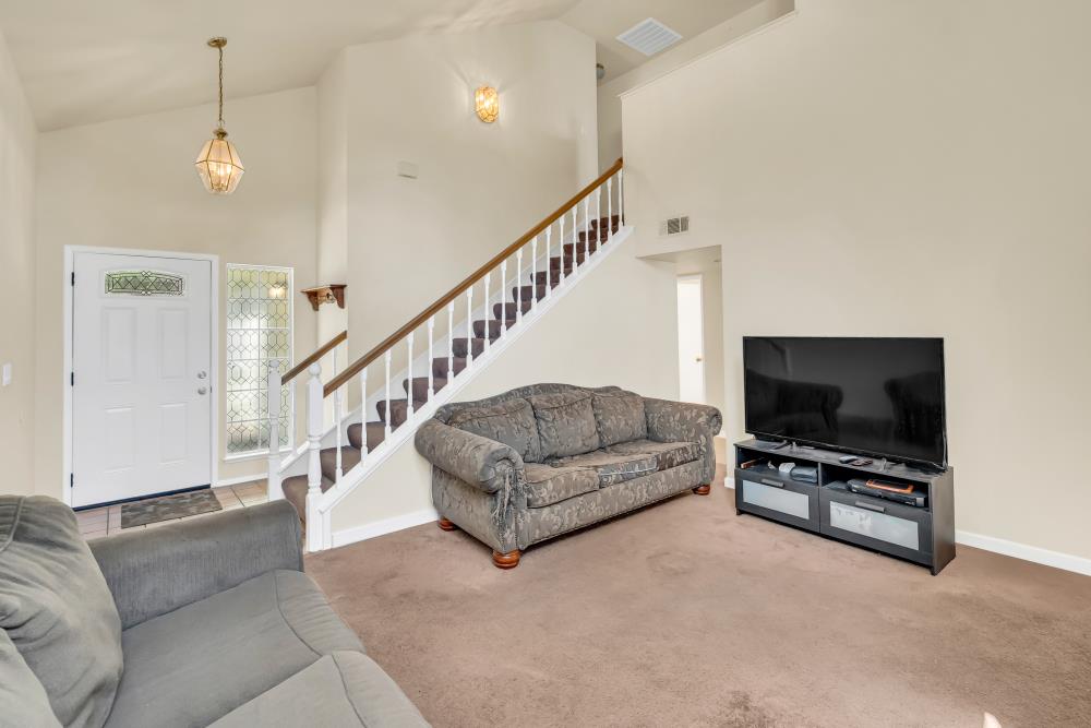 Detail Gallery Image 6 of 46 For 9004 Beryl Creek Way, Elk Grove,  CA 95758 - 3 Beds | 2/1 Baths