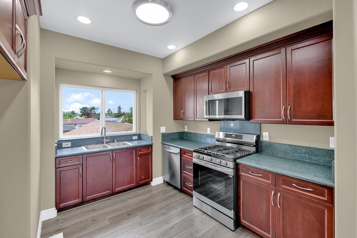 Detail Gallery Image 20 of 51 For 19539 Meekland Ave, Hayward,  CA 94541 - 3 Beds | 3 Baths