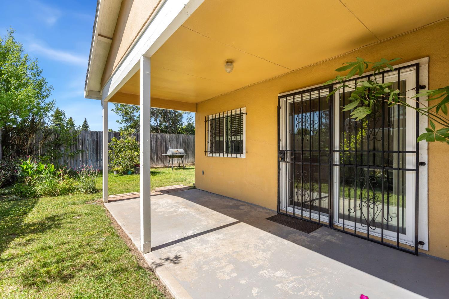 Detail Gallery Image 21 of 23 For 6099 Heath Way, Sacramento,  CA 95823 - 3 Beds | 2 Baths