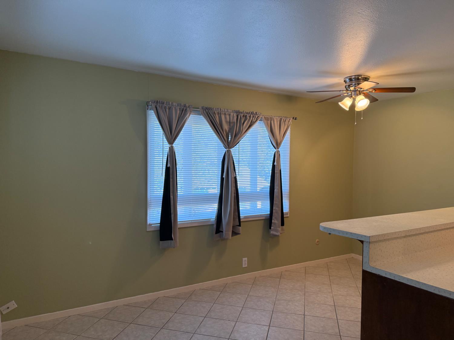 Detail Gallery Image 4 of 7 For 1017 Beamer St a,  Woodland,  CA 95695 - 1 Beds | 1 Baths