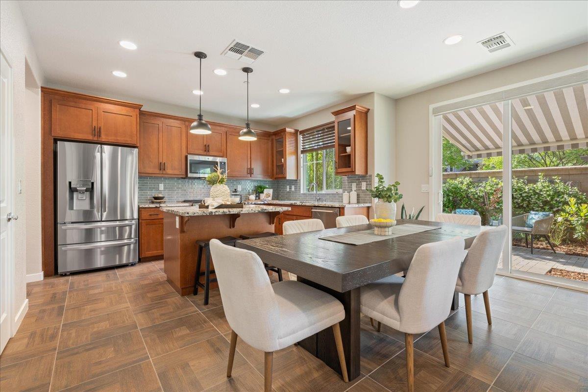 Detail Gallery Image 13 of 54 For 1032 Oakbriar Cir, Roseville,  CA 95747 - 4 Beds | 3 Baths