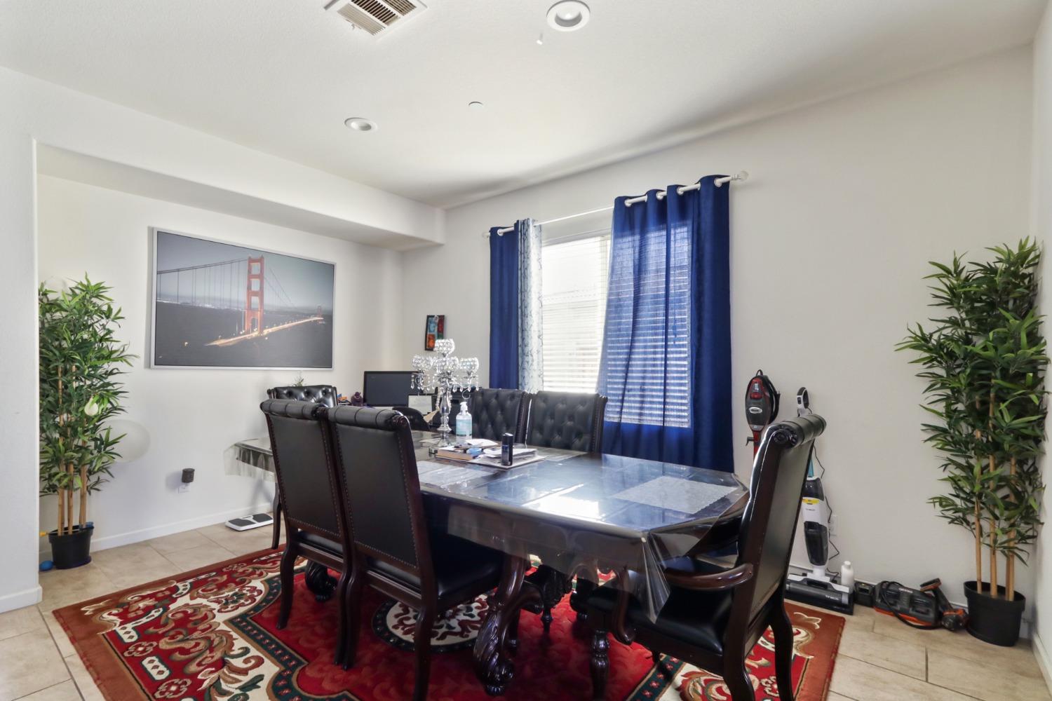 Detail Gallery Image 11 of 45 For 2015 Davis St, Woodland,  CA 95776 - 5 Beds | 3 Baths