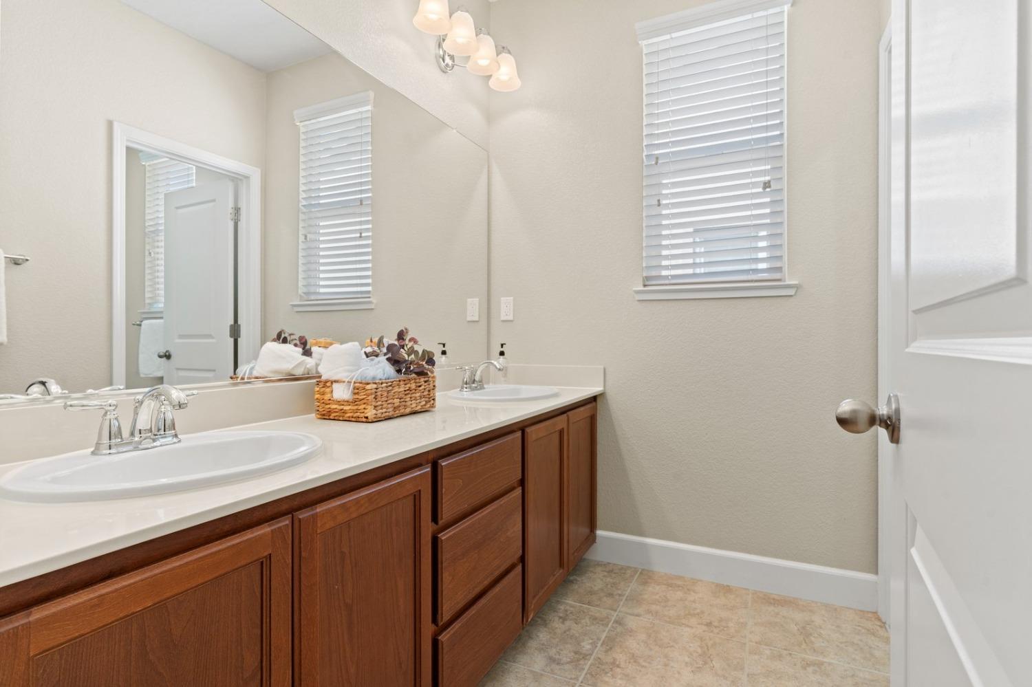 Detail Gallery Image 43 of 73 For 6307 Lookout Pass Way, Rocklin,  CA 95765 - 4 Beds | 3/1 Baths