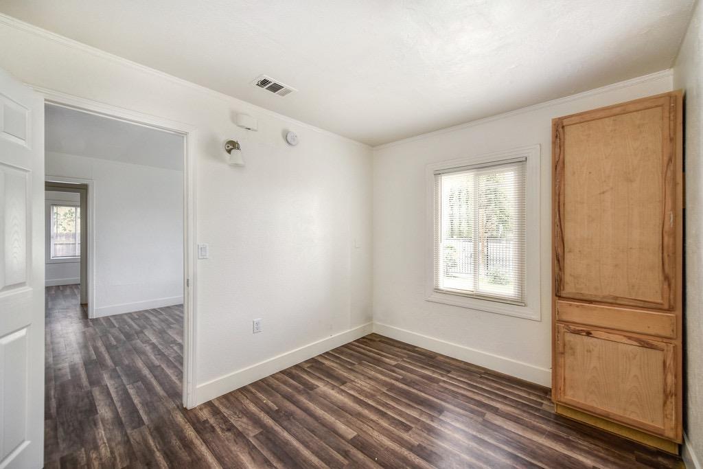 Detail Gallery Image 14 of 34 For 3946 23rd Ave, Sacramento,  CA 95820 - – Beds | – Baths