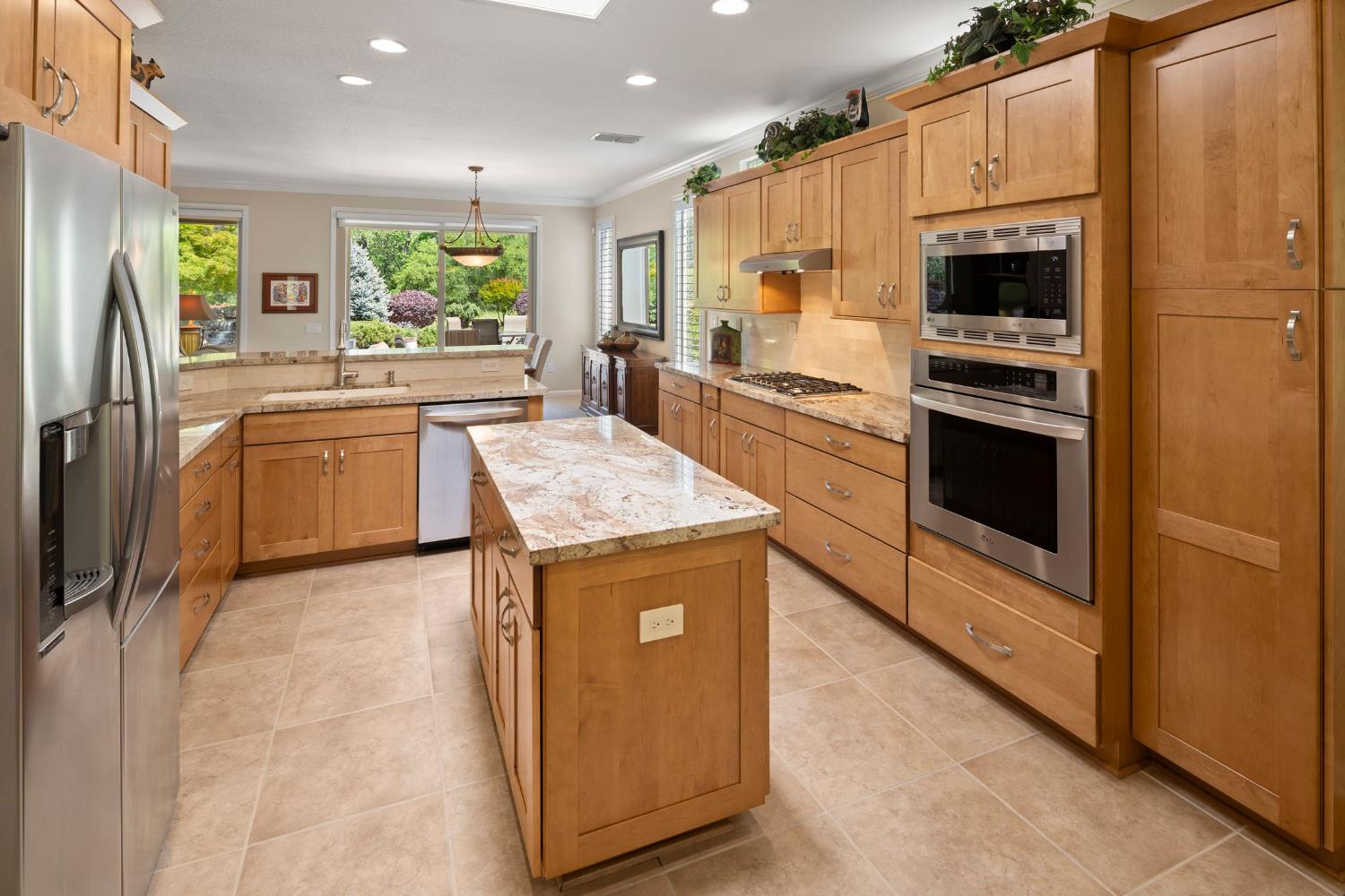 Detail Gallery Image 14 of 55 For 1736 Stone House Ln, Lincoln,  CA 95648 - 2 Beds | 2 Baths