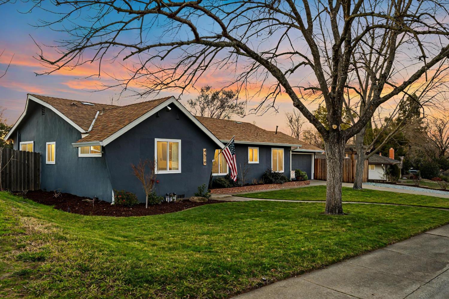 Detail Gallery Image 3 of 36 For 4519 Onyx Way, Carmichael,  CA 95608 - 3 Beds | 2 Baths