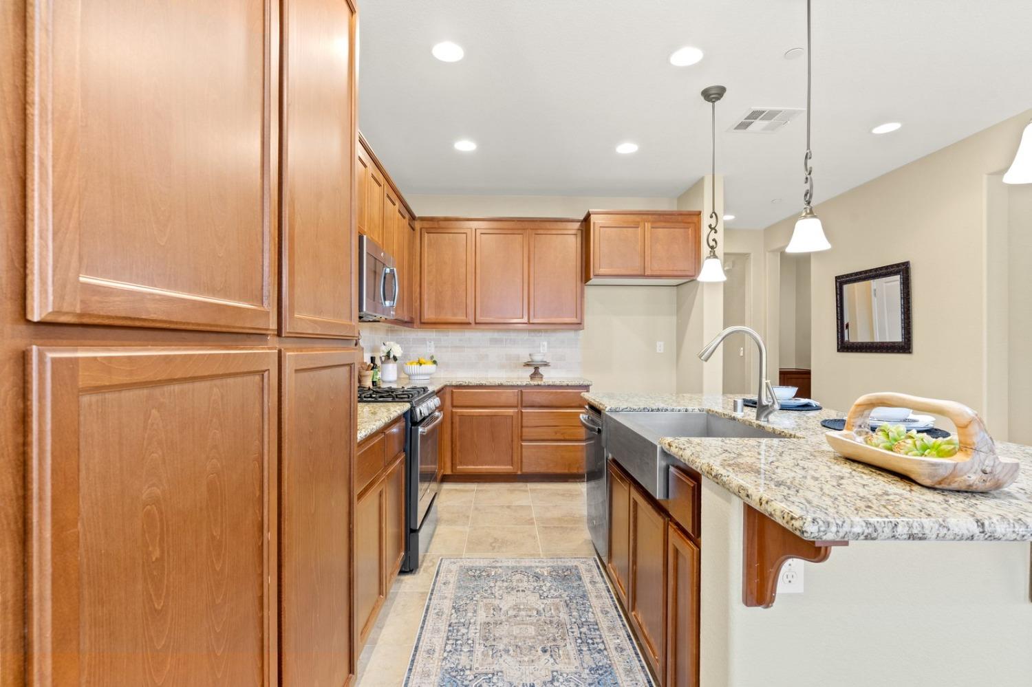Detail Gallery Image 19 of 73 For 6307 Lookout Pass Way, Rocklin,  CA 95765 - 4 Beds | 3/1 Baths