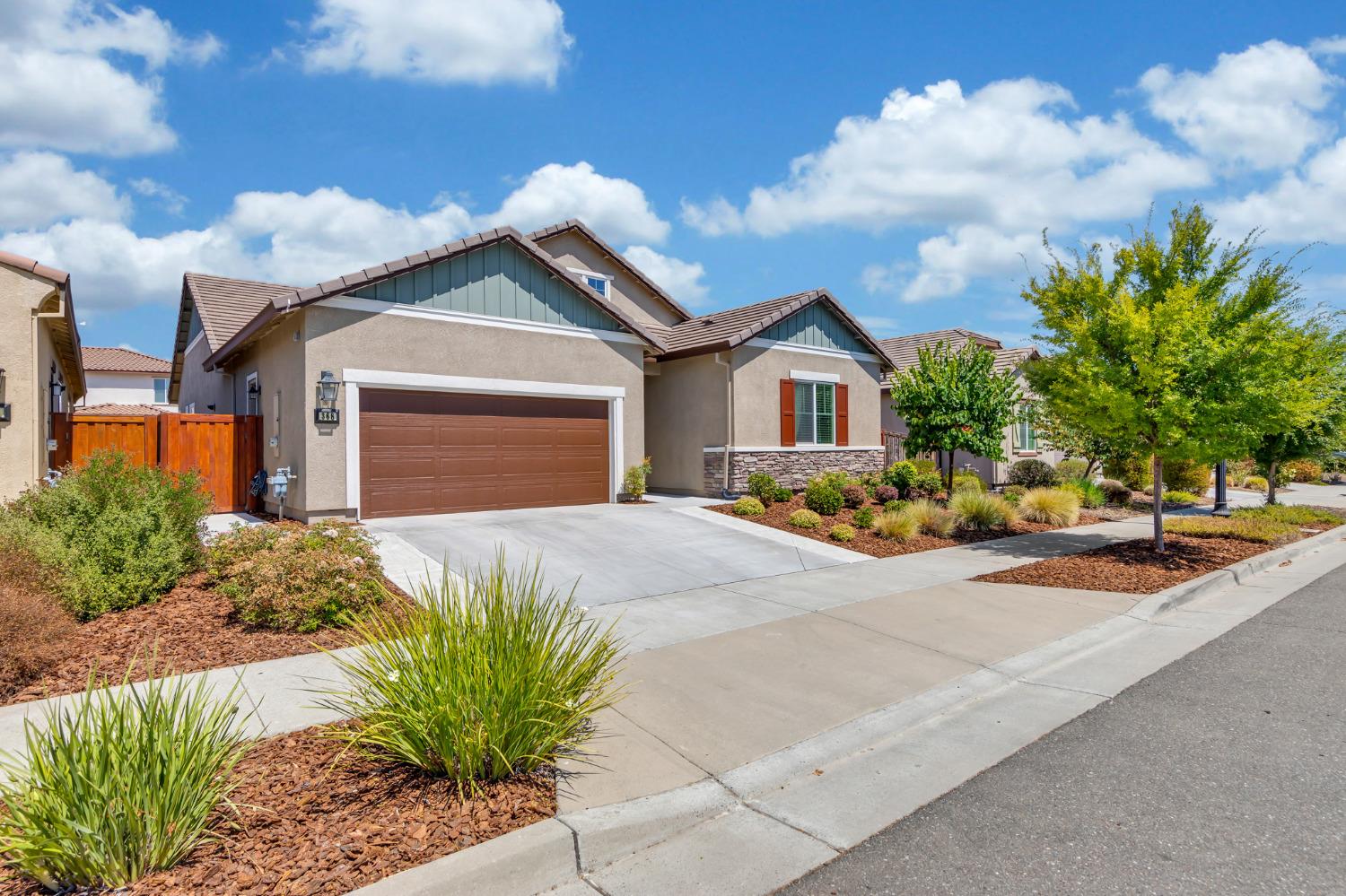 Detail Gallery Image 2 of 48 For 368 Olivadi Way, Sacramento,  CA 95834 - 3 Beds | 2/1 Baths