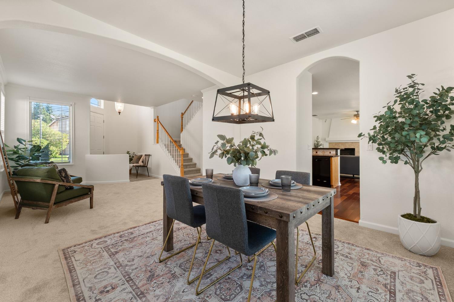 Detail Gallery Image 8 of 53 For 1889 Broadford Dr, Folsom,  CA 95630 - 4 Beds | 3 Baths