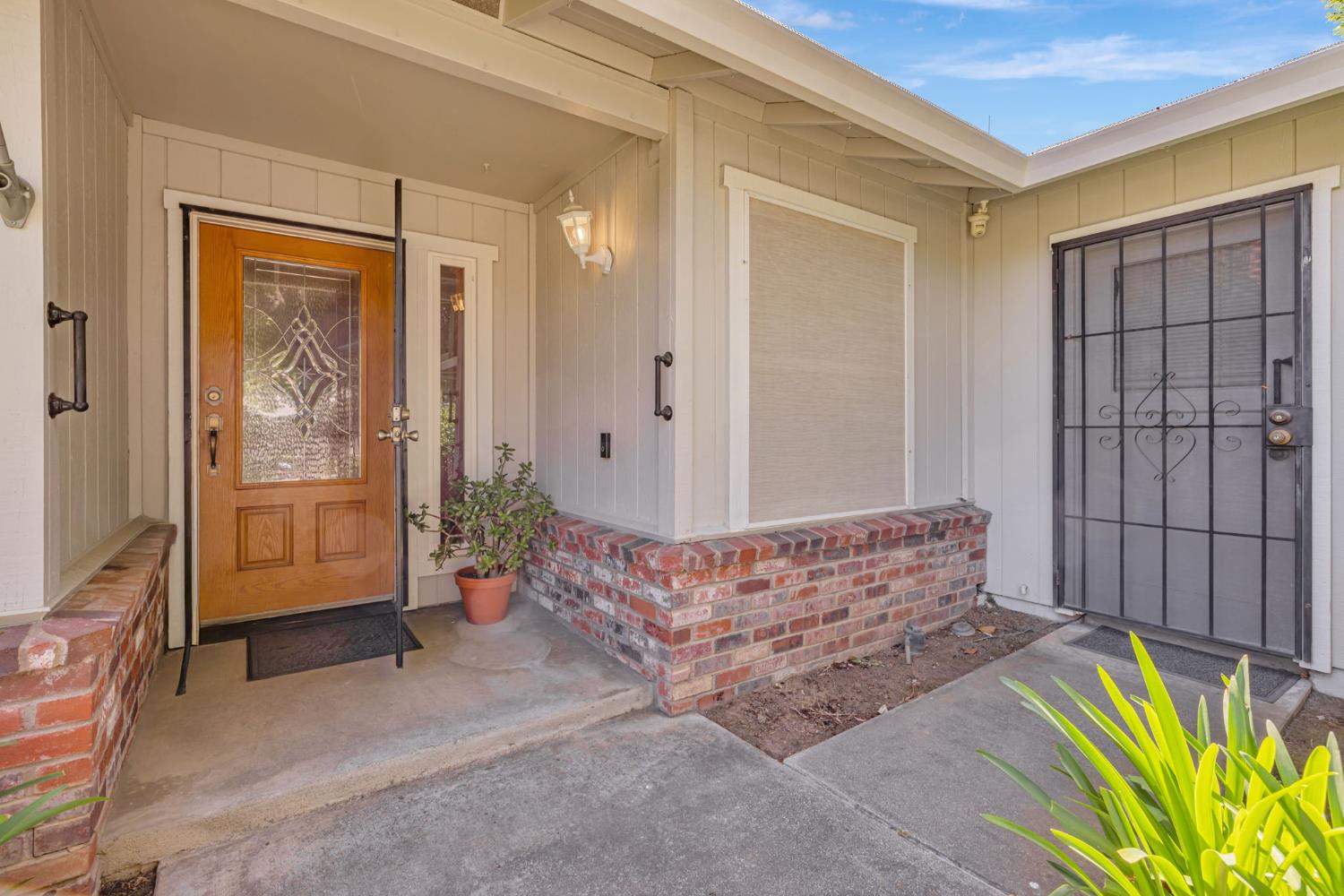 Detail Gallery Image 3 of 37 For 6818 Flaming Arrow Dr, Citrus Heights,  CA 95621 - 3 Beds | 2 Baths