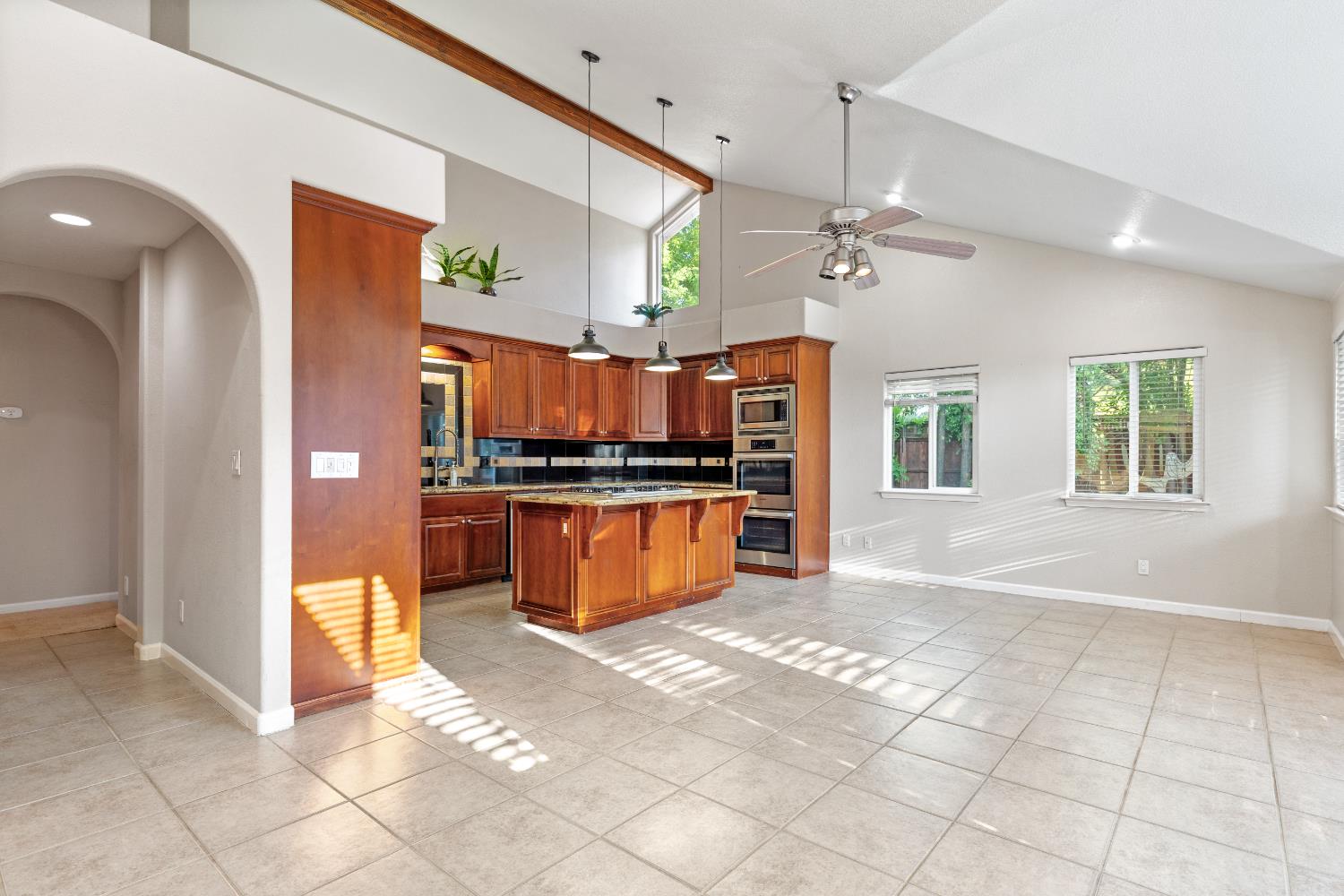 Detail Gallery Image 15 of 49 For 7948 Orange Ave, Fair Oaks,  CA 95628 - 4 Beds | 3 Baths