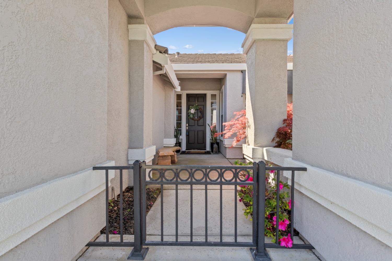 Detail Gallery Image 5 of 43 For 9238 Cape May Ct, Elk Grove,  CA 95758 - 4 Beds | 2 Baths