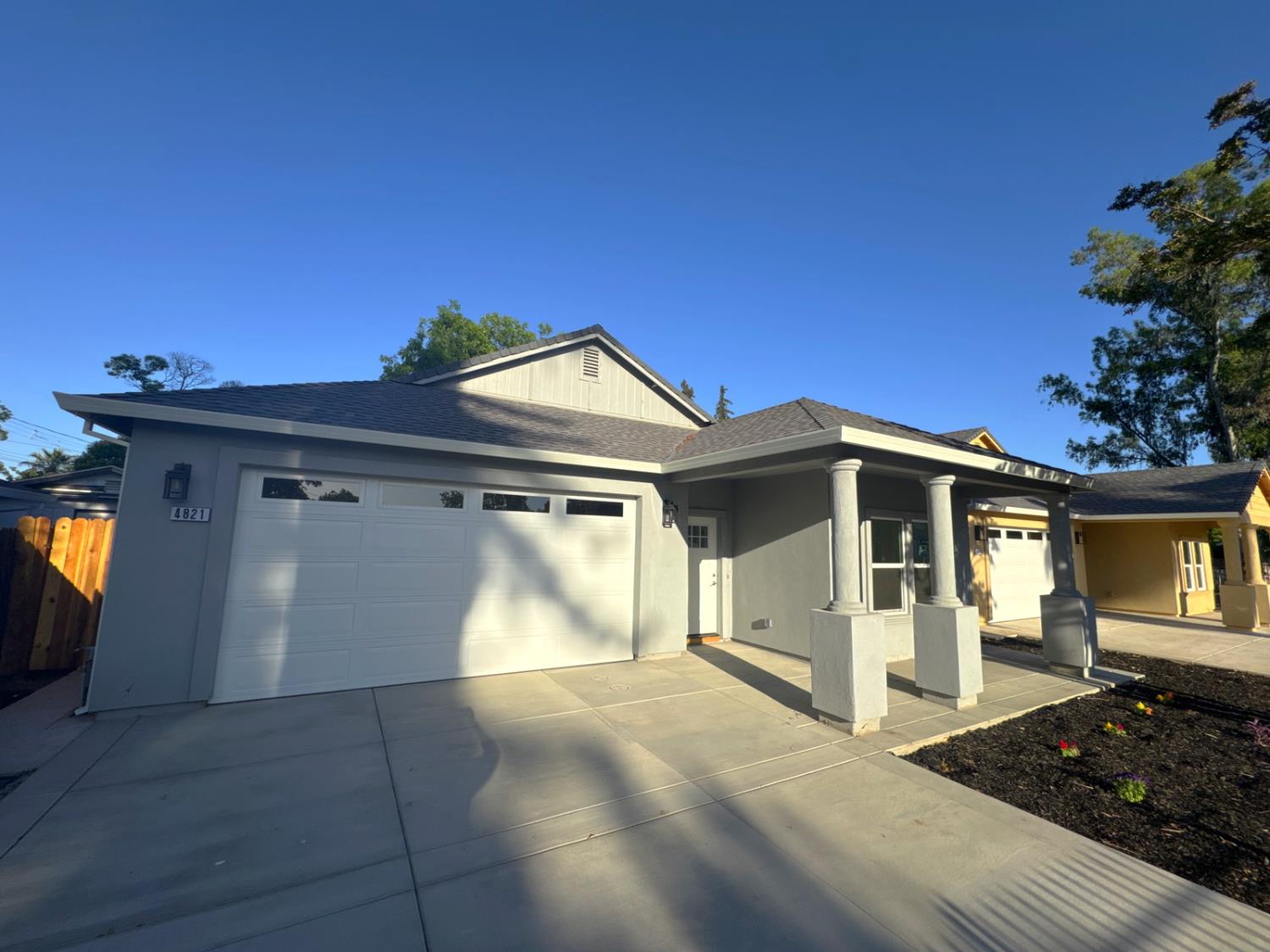 Detail Gallery Image 3 of 41 For 4821 36th St, Sacramento,  CA 95820 - 3 Beds | 2 Baths
