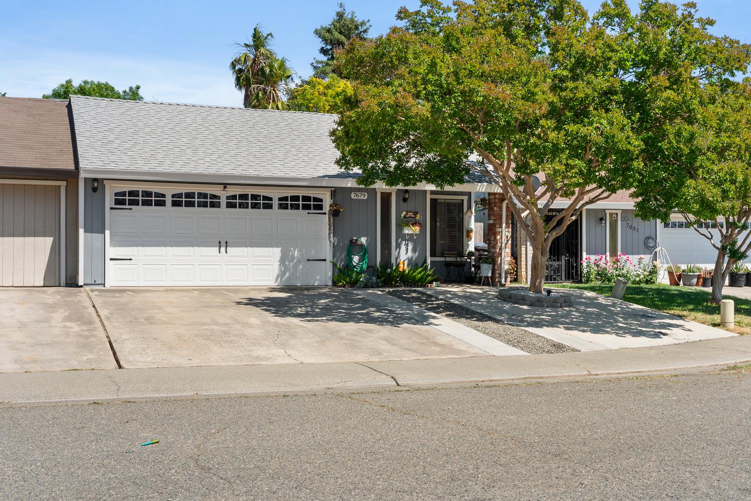 Detail Gallery Image 1 of 47 For 7679 Lakewood Park Dr, Sacramento,  CA 95828 - 2 Beds | 2 Baths