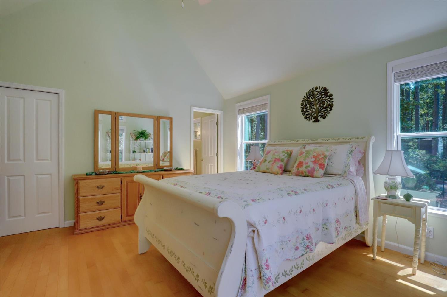 Detail Gallery Image 10 of 99 For 13459 Bass Trail, Grass Valley,  CA 95945 - 4 Beds | 3 Baths
