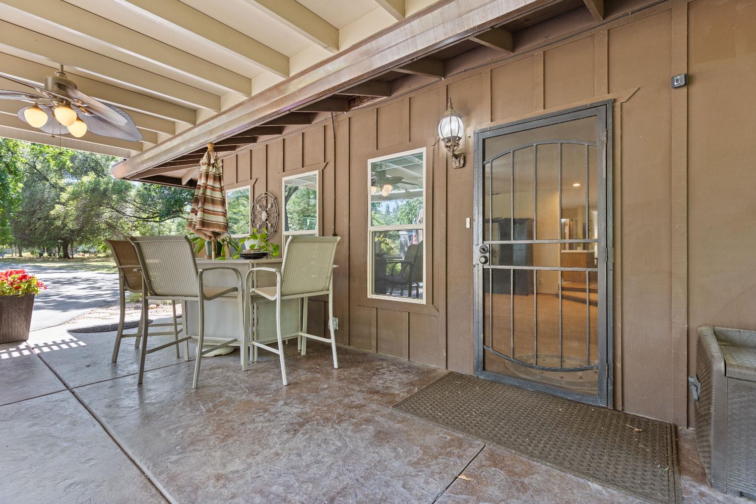 Detail Gallery Image 9 of 59 For 7705 Horseshoe Bar Rd, Loomis,  CA 95650 - 3 Beds | 2 Baths
