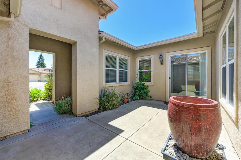 Detail Gallery Image 8 of 87 For 5729 Northborough Dr, Sacramento,  CA 95835 - 4 Beds | 3/1 Baths