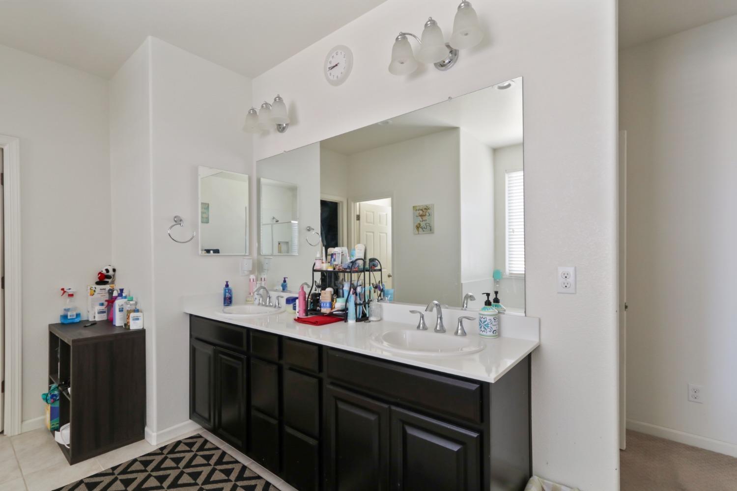 Detail Gallery Image 27 of 45 For 2015 Davis St, Woodland,  CA 95776 - 5 Beds | 3 Baths