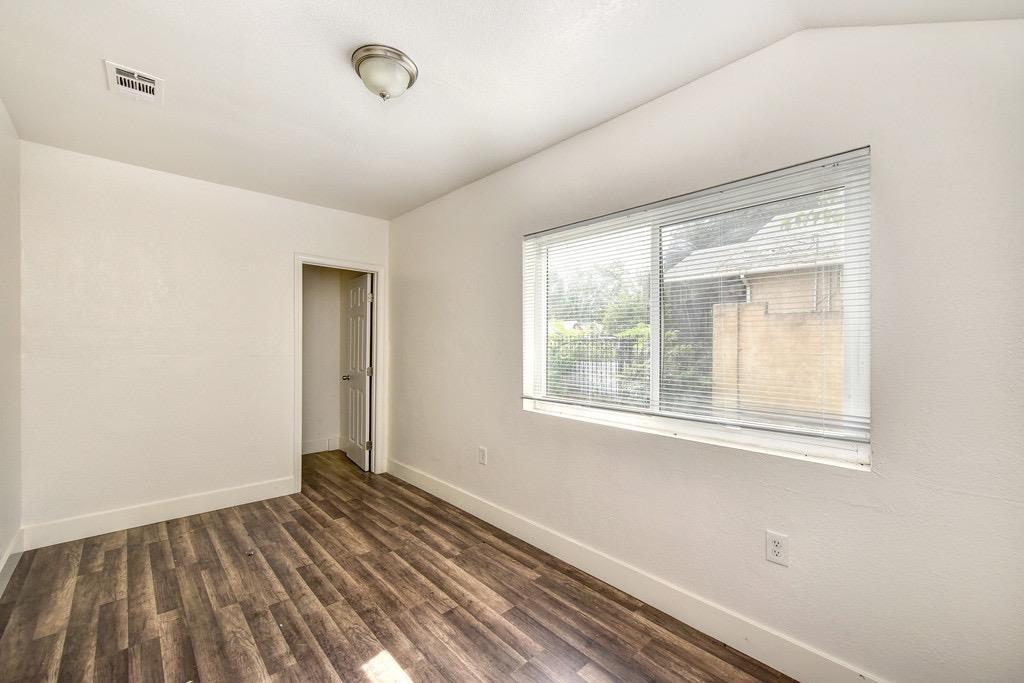 Detail Gallery Image 5 of 34 For 3946 23rd Ave, Sacramento,  CA 95820 - – Beds | – Baths