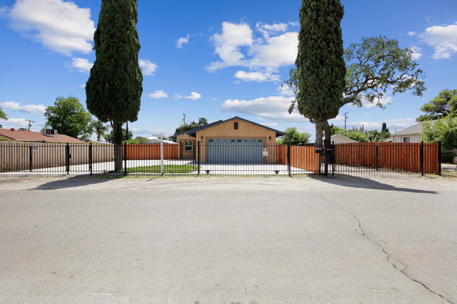 Detail Gallery Image 1 of 46 For 2432 E Willow St a & B,  Stockton,  CA 95205 - 4 Beds | 2 Baths