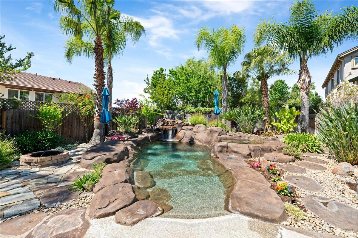 Detail Gallery Image 2 of 48 For 5313 Dusty Rose Way, Rancho Cordova,  CA 95742 - 3 Beds | 2 Baths