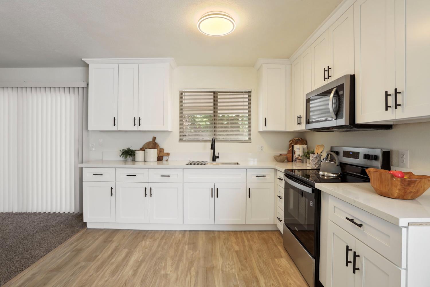 Detail Gallery Image 11 of 32 For 998 Pfister Pl, Manteca,  CA 95336 - 3 Beds | 2 Baths