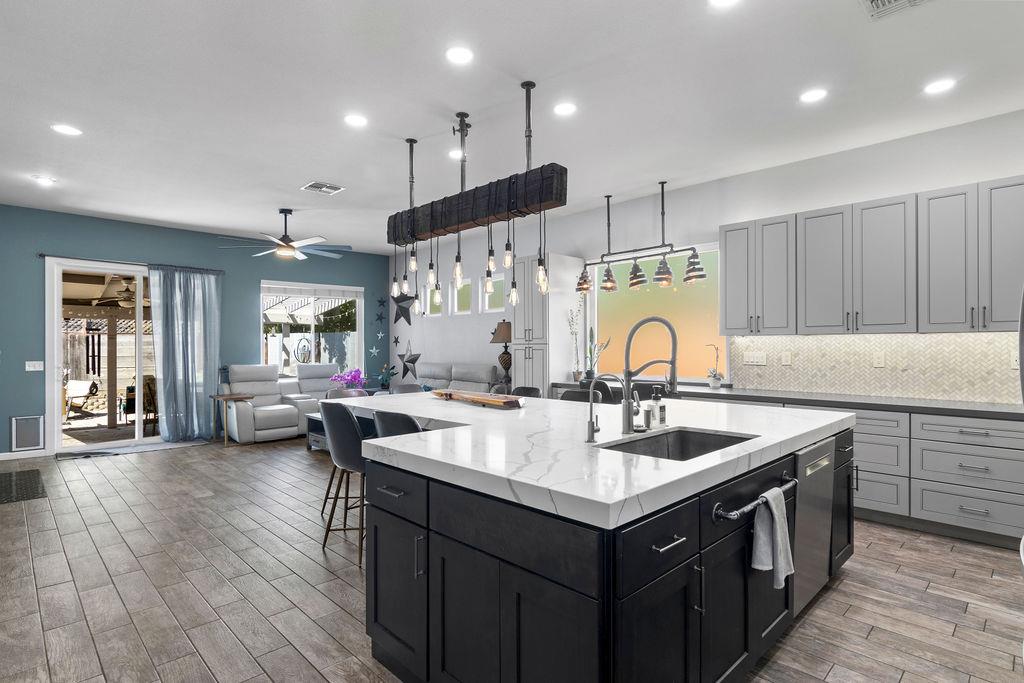Detail Gallery Image 9 of 44 For 2833 Buckskin Way, Riverbank,  CA 95367 - 4 Beds | 2 Baths