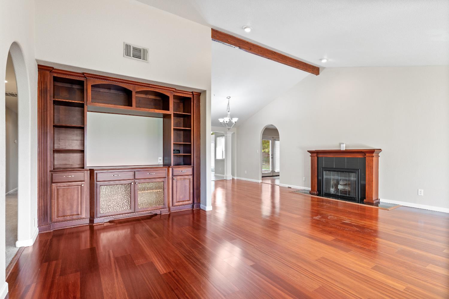 Detail Gallery Image 10 of 49 For 7948 Orange Ave, Fair Oaks,  CA 95628 - 4 Beds | 3 Baths