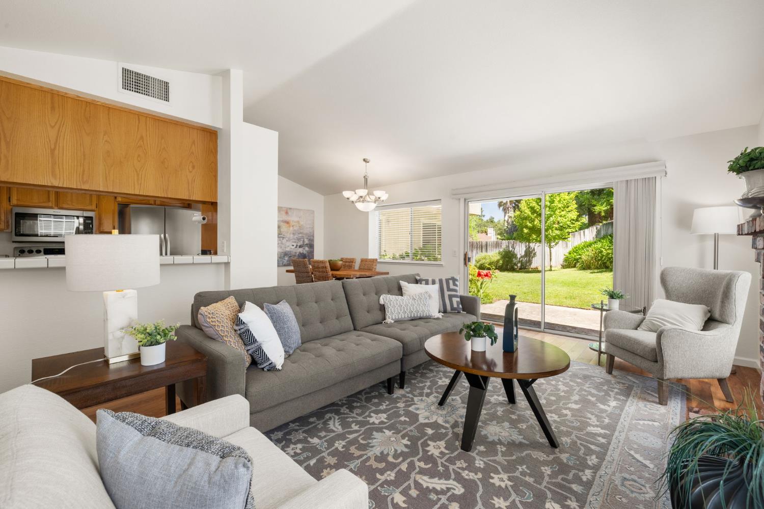 Detail Gallery Image 24 of 28 For 4124 Briarhollow Ct, Fair Oaks,  CA 95628 - 4 Beds | 3 Baths