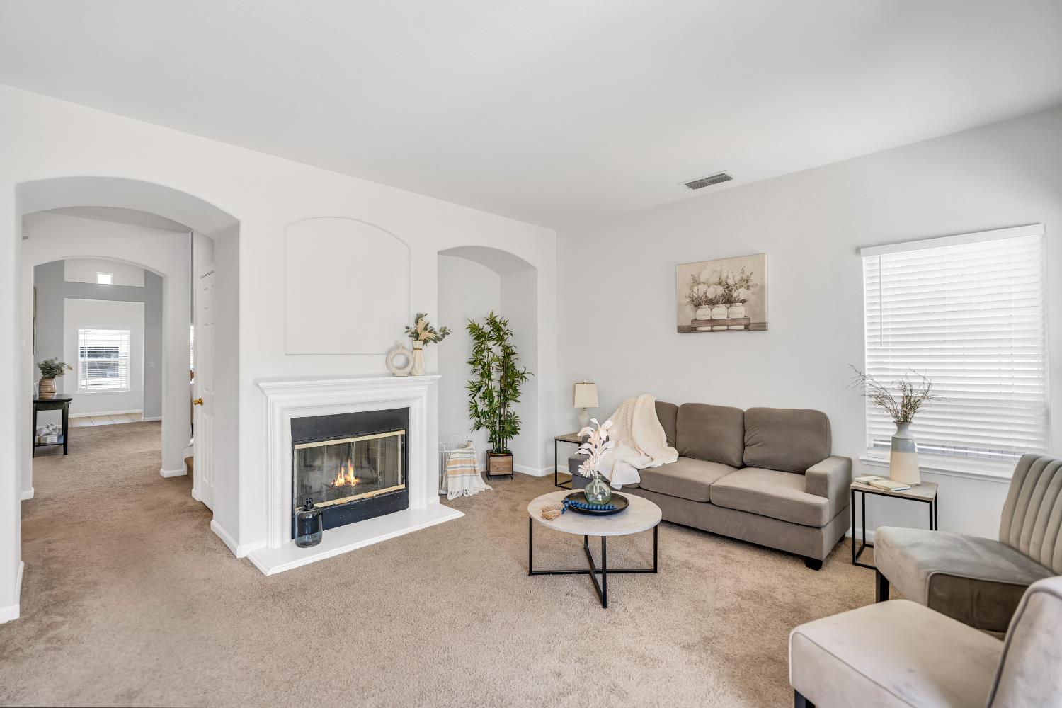 Detail Gallery Image 2 of 39 For 5342 Alvoca Way, Sacramento,  CA 95835 - 5 Beds | 3 Baths