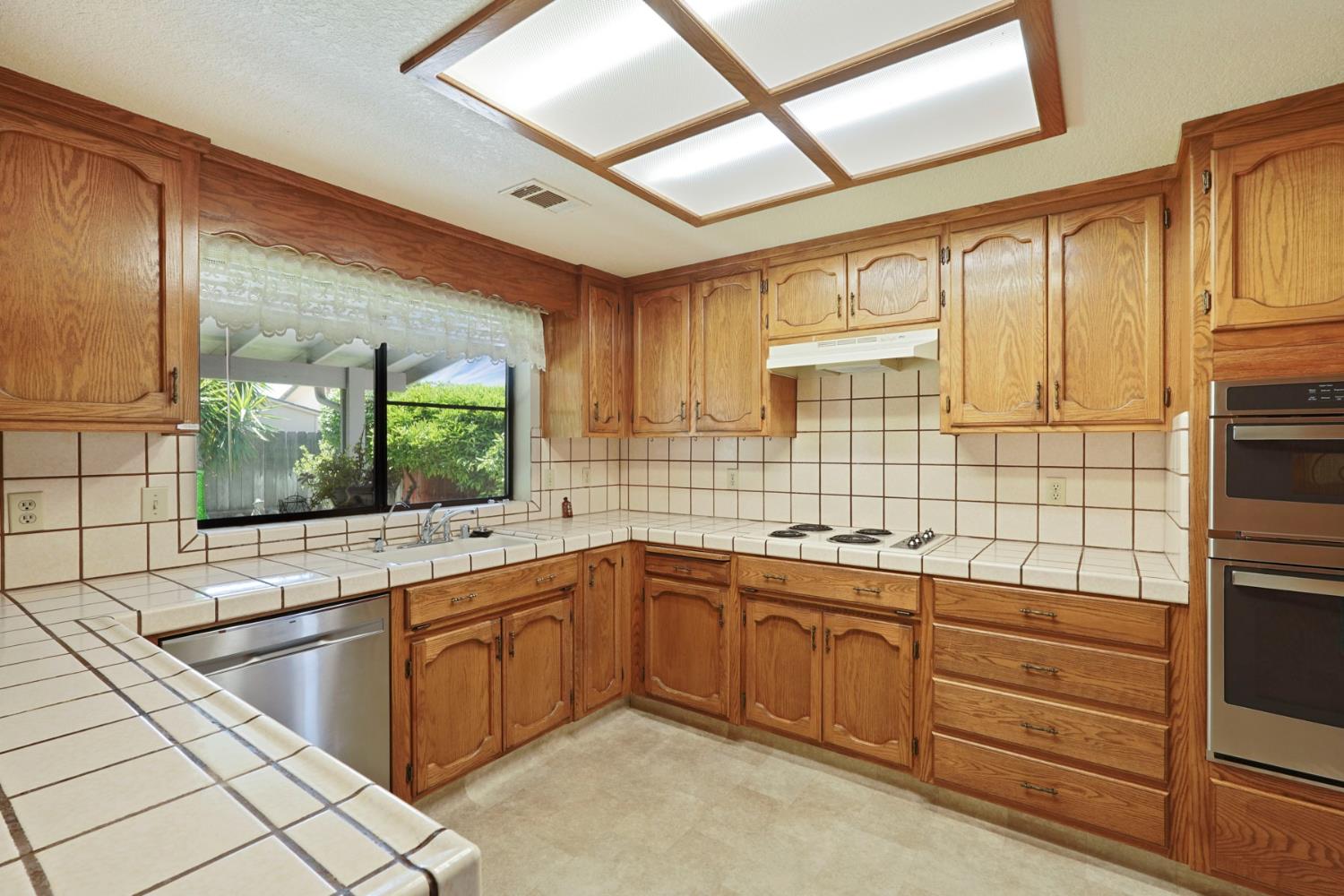 Detail Gallery Image 19 of 45 For 1268 Pheasant Hollow Way, Manteca,  CA 95336 - 3 Beds | 2 Baths
