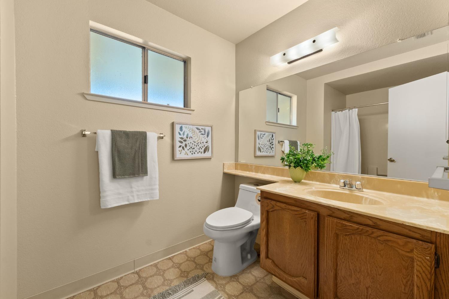 Detail Gallery Image 28 of 40 For 4195 Amapola Way, Sacramento,  CA 95823 - 4 Beds | 2/1 Baths