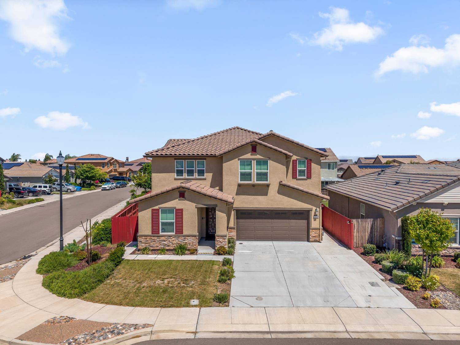 Detail Gallery Image 2 of 52 For 1602 Oleander Ave, Manteca,  CA 95337 - 5 Beds | 3 Baths