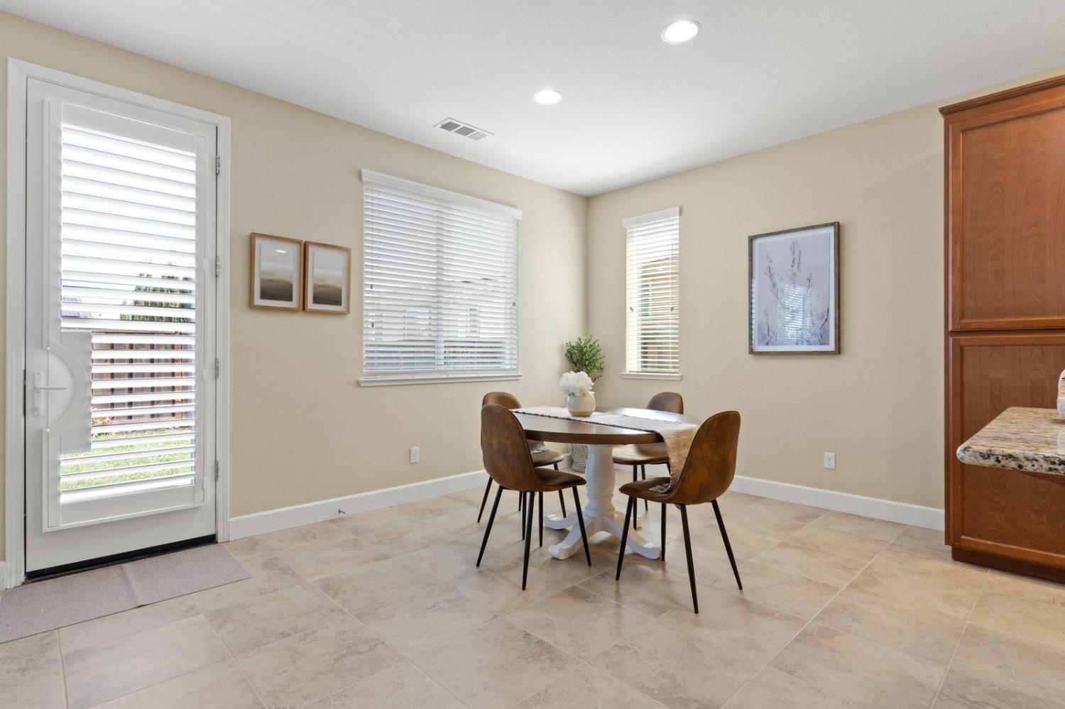 Detail Gallery Image 27 of 73 For 6307 Lookout Pass Way, Rocklin,  CA 95765 - 4 Beds | 3/1 Baths