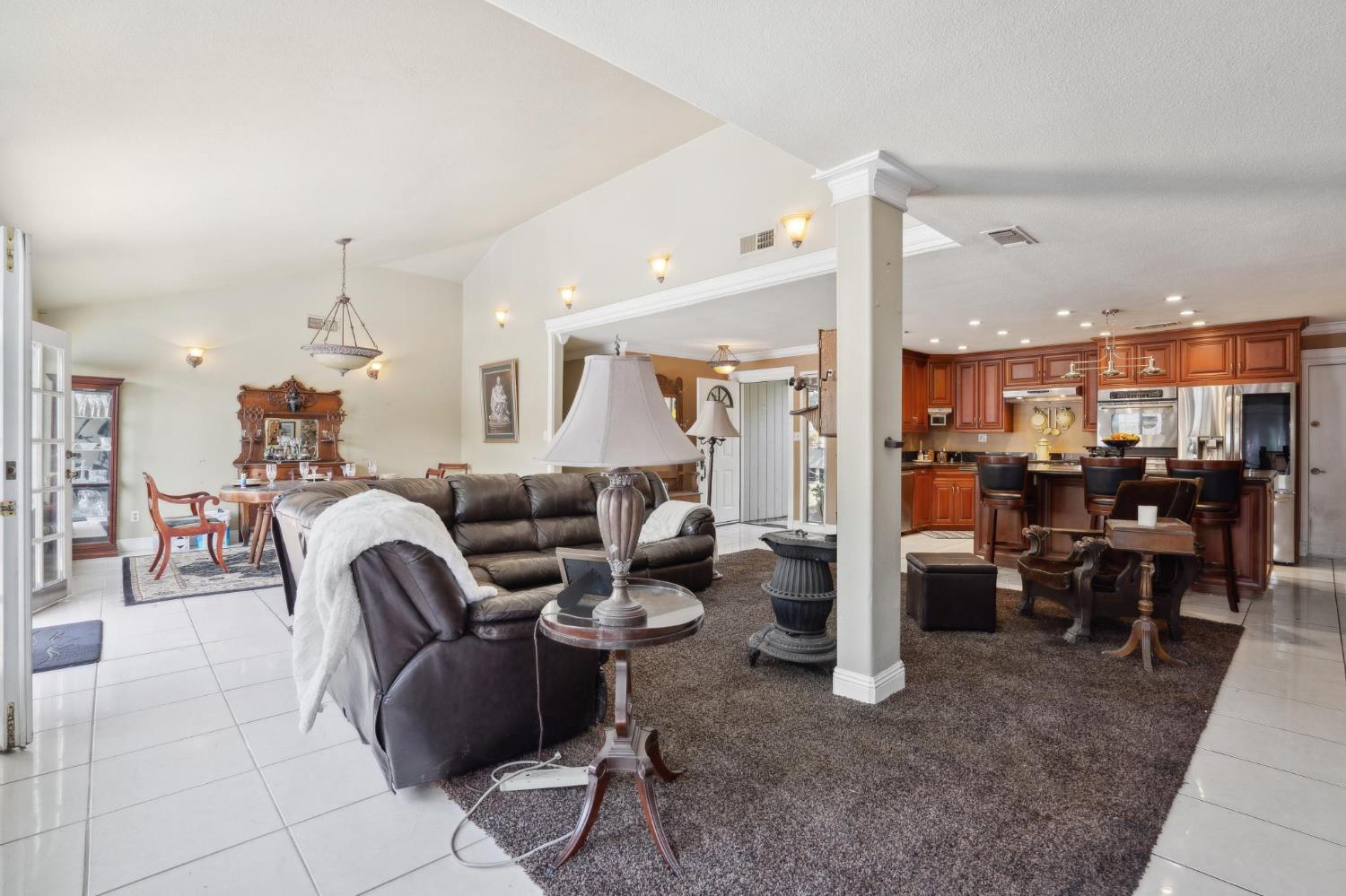 Detail Gallery Image 7 of 24 For 1428 Chelsea Way, Stockton,  CA 95209 - 3 Beds | 2 Baths