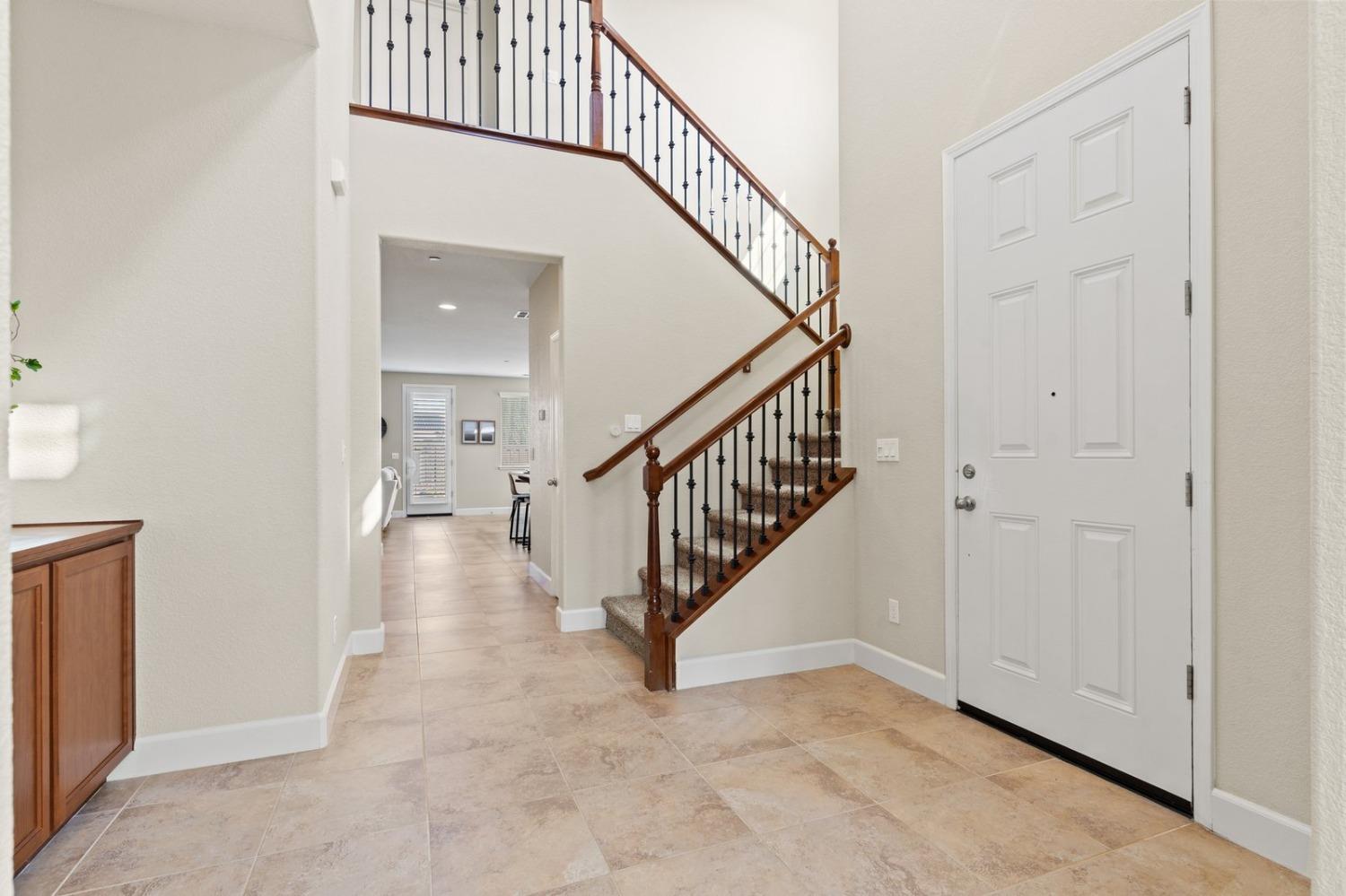 Detail Gallery Image 8 of 73 For 6307 Lookout Pass Way, Rocklin,  CA 95765 - 4 Beds | 3/1 Baths