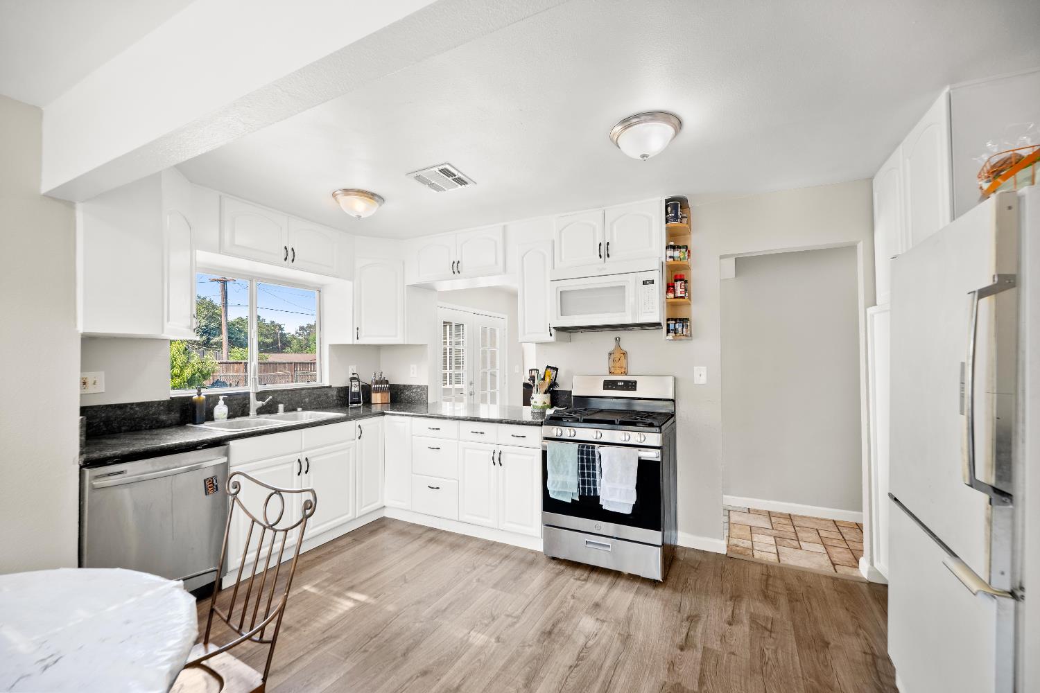Detail Gallery Image 16 of 30 For 7105 Sweetwood Ct, Citrus Heights,  CA 95621 - 4 Beds | 2 Baths
