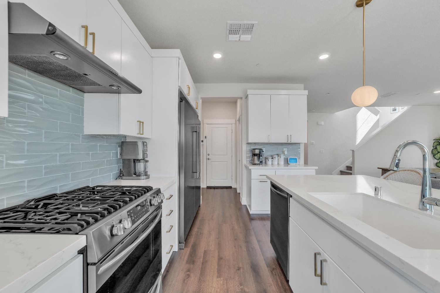 Detail Gallery Image 7 of 39 For 3227 Highgate Terrace Loop, Folsom,  CA 95630 - 4 Beds | 3 Baths