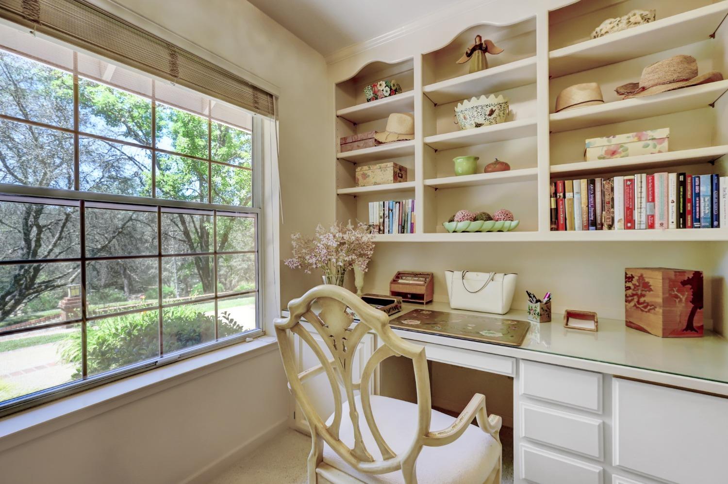 Detail Gallery Image 18 of 99 For 16949 Round Valley Cir, Grass Valley,  CA 95949 - 3 Beds | 2/1 Baths