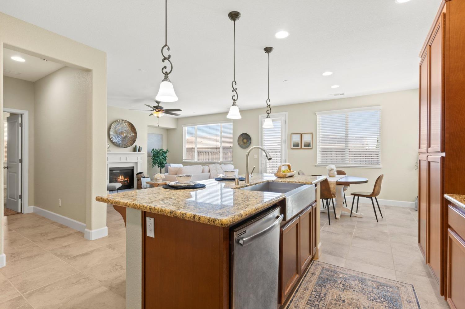 Detail Gallery Image 18 of 73 For 6307 Lookout Pass Way, Rocklin,  CA 95765 - 4 Beds | 3/1 Baths