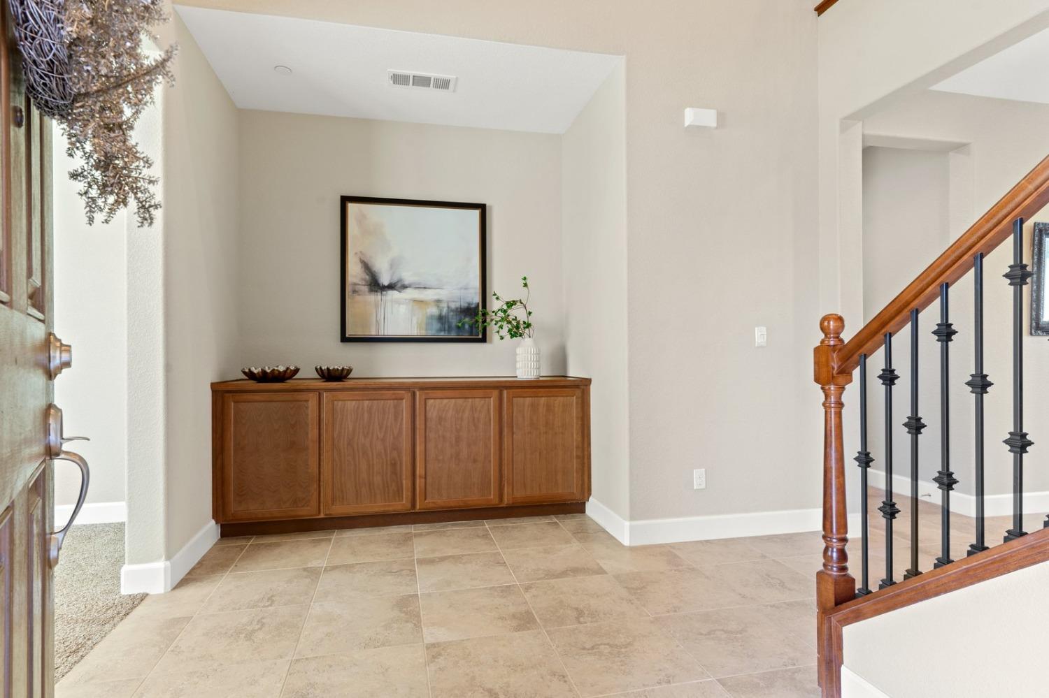 Detail Gallery Image 6 of 73 For 6307 Lookout Pass Way, Rocklin,  CA 95765 - 4 Beds | 3/1 Baths