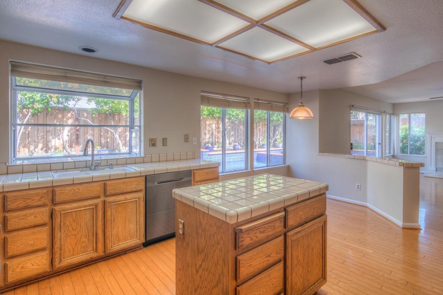 Detail Gallery Image 13 of 52 For 3047 Strand Rd, Rocklin,  CA 95765 - 4 Beds | 2/1 Baths